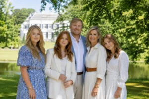 Zomerse fotosessie van de koninklijke familie in Wassenaar